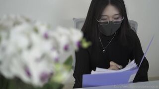 淫荡女秘书长片剧情36分钟br  「淫荡女秘书：老板的私人玩物」br  Lustful female secretary the boss's personal