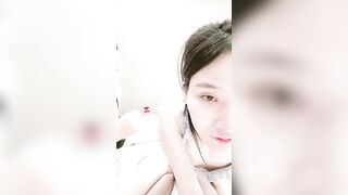 超清纯颜值姐妹花双女互摸自慰【下篇】翘起圆润屁股掰开特写，叠罗汉骑在身上，翘起双腿掰穴让你看的更清楚